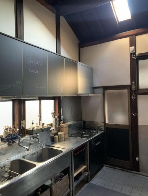Old Japanese House Hotel Tondabayashi Bagian luar foto